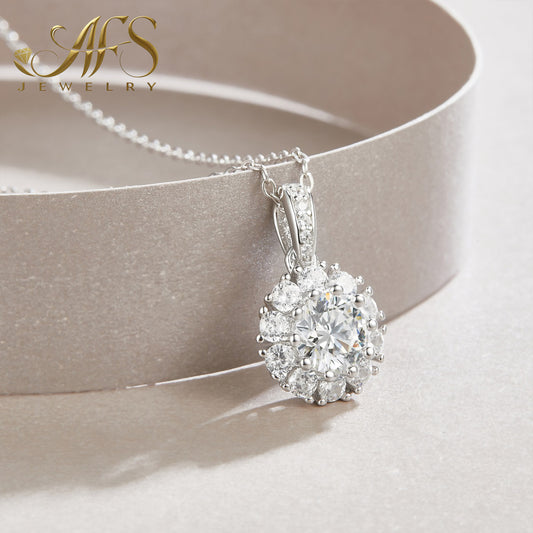 1.0 Carat Round-Cut Blooming-Shine Synthetic Moissanite Radiance Necklace in Sterling Silver 925 Plated with White Gold for Women Daily Chic