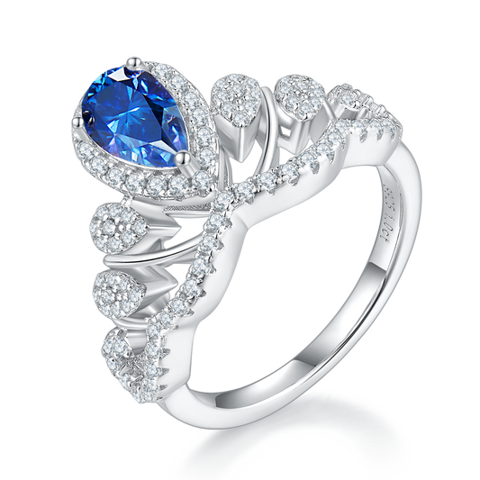 1.0 Carat Pear-Cut V-Queen Synthetic Moissanite Solitaire Ring in Sterling Silver 925 Plated with White Gold for Women Everyday Luxury